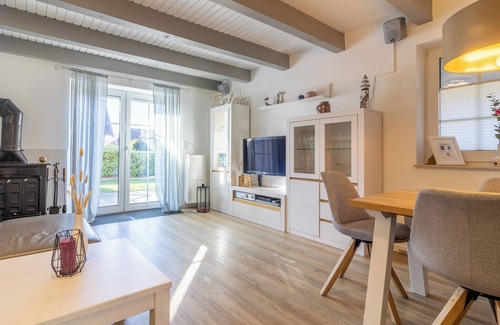 Wangerland House | "Family-friendly vacation home Alana: relaxation and adventure in Hooksiel!"