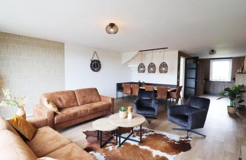 Leons House | Family-Friendly Villa in Leons