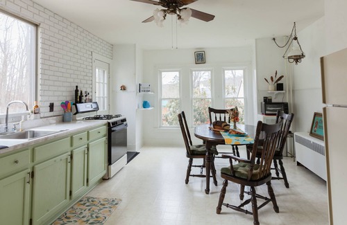 Cornwallville House | Family friendly with fireplace and swingset