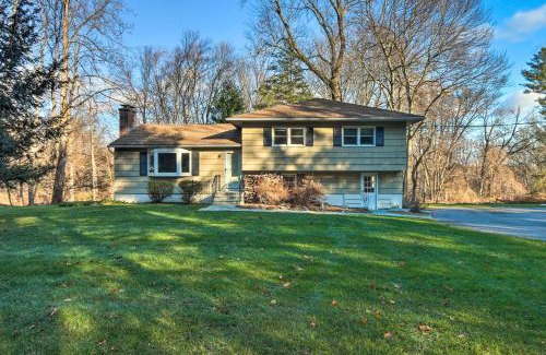 Woodbury House | Family-Friendly Woodbury Home with Yard and Deck!