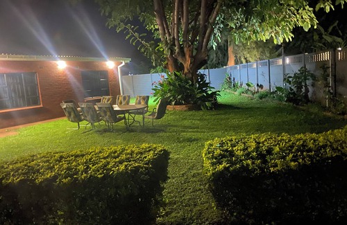 Victoria Falls House | Family Friendly Holiday Home