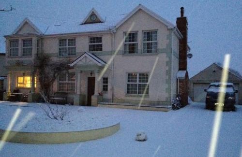Porthcawl House | Family & friends get together birthday hot tub