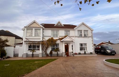 Porthcawl House | Family & friends get together birthday hot tub