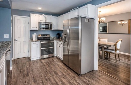 Dayton House | Family & Friends in Heart of Centerville 5bd/3ba