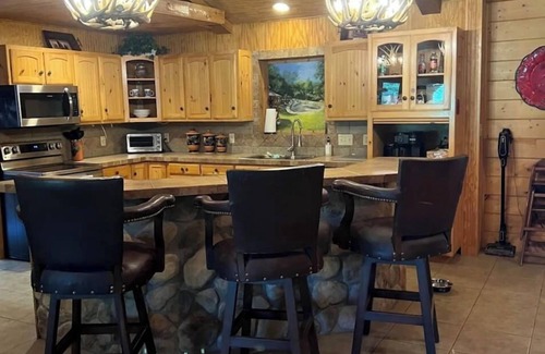 Granbury House | Family/Friends Pickleball and pet friendly 10 beds