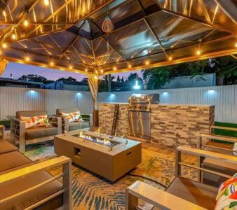 St. Petersburg - Clearwater House | Family Fun & Backyard Oasis Hot Tub Games & BBQ