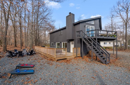 Tobyhanna Cabin | Family Fun! ~ Lake & Pool Access ~ HotTub ~ Movie Room