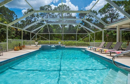 Jupiter Farms House | Family Getaway in Jupiter Farms: Fun Pool & Lake!