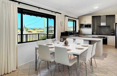 Warilla House | Family Getaway - Opposite Warilla Beach