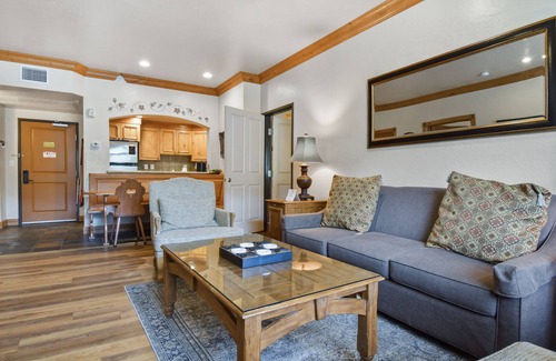 Zermatt Villa | Family Getaway~Pool, Hot Sprng, Scuba & Ice Castles Villa 1027-2