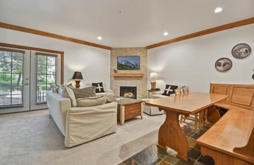 Zermatt Villa | Family Getaway-Pool, Tubing, Skiing, & Ice Castles Villa 1002 villa