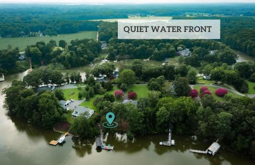 White Stone House | Family Getaway w Dock Kayaks Firepit & More