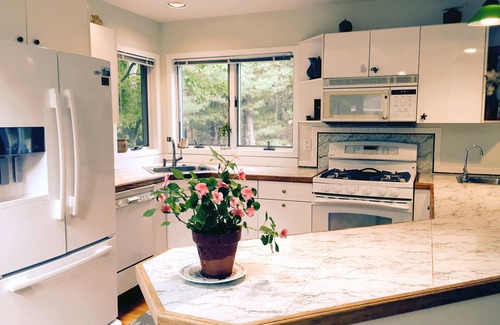 North Sea House | Family Getaway With Pool, Pet Friendly