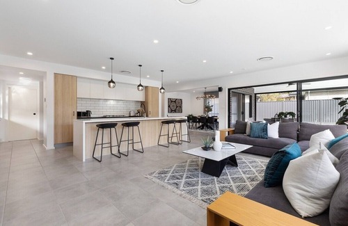 Illawong House | Family Haven - pool+ kids + pets