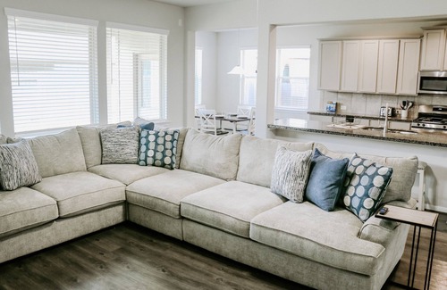 Barrett House | Family Haven: Spacious 4-Bedroom Retreat!