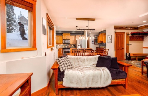 Big White Ski Resort Apartment | Family haven; stylish 2 bedroom retreat!