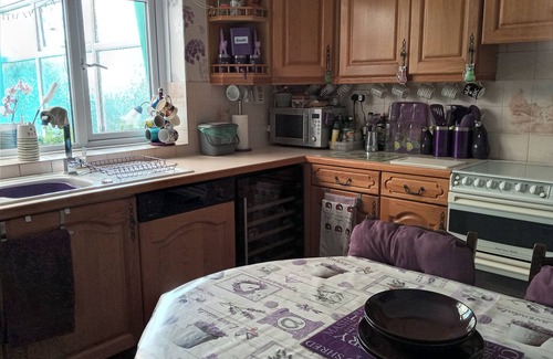Tunstall House | Family home ideal for visiting the Midlands