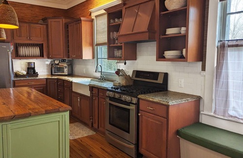Opelika House | Family home blocks from Downtown Opelika & less than 10 miles from Auburn campus