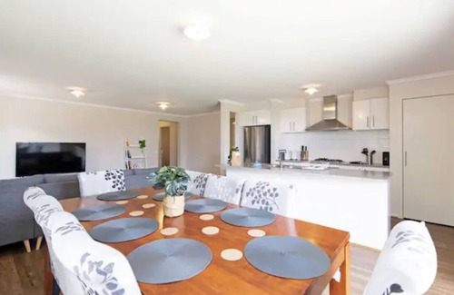 Elizabeth Downs House | Family home fit for a fiesta