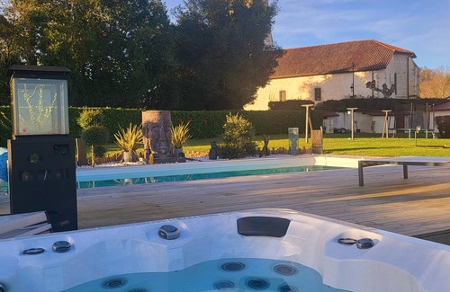 Saint-Lon-les-Mines House | Family home Swimming pool Jacuzzi Relaxation Garden
