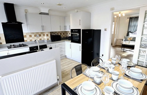 Chatham House | Family home in a quiet location and close to M2 and all routes