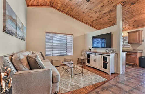 Coyote Corridor House | Family Home - Walk to Golf Course and Park
