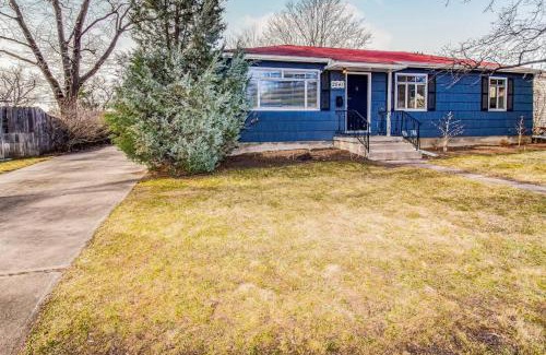 Southeast House | Family Home with Large Yard & Golf Theme Near Rail