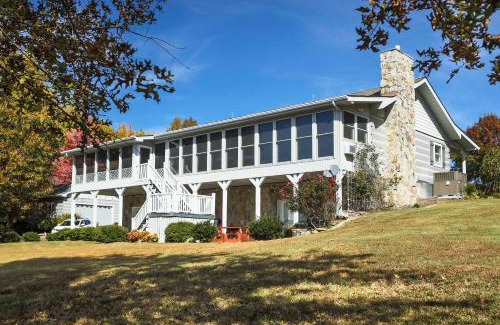 Baxter House | Family Home with Porch and Center Hill Lake Views!