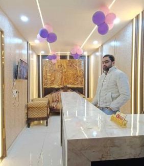Nizamuddin East Hotel | Family Hotel -1 Min Walk in Nizamuddin Railway Station