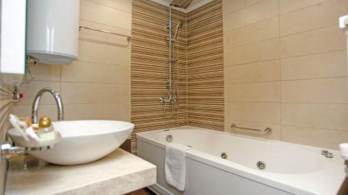 Slivek Hotel | Family Hotel Varosha 2003