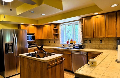 Kukuihaele House | Family House by the Waterfall - Private, Countryside, Waipio, Stream, WiFi, Laundry