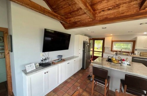 Charlestown House | Family house on Ninigret Pond in Arnolda East