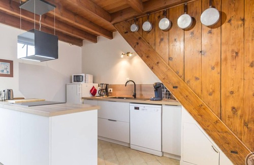 Eculleville Cottage | Family house with enclosed garden, WiFi, parking, close to beaches