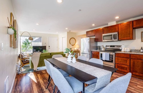 East Queen Anne Apartment | Family/King Beds/In-Unit Laundry/Mins to DT
