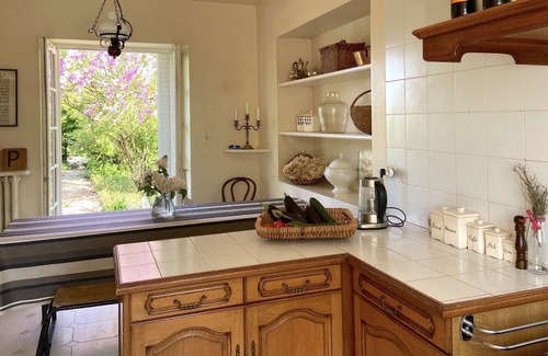 Chateau-Renard House | Family manor 1h30 from Paris, wooded garden, fireplace, pool table