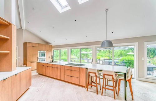 Hurley House | Family Manor w Pickleball, Pool, Hot Tub, Fire Pit, Game Room