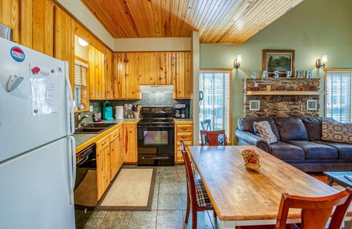 Jasper Cabin | Family memories @ Creekside cabin ON the creek! 2 mi to Jasper, Buffalo River