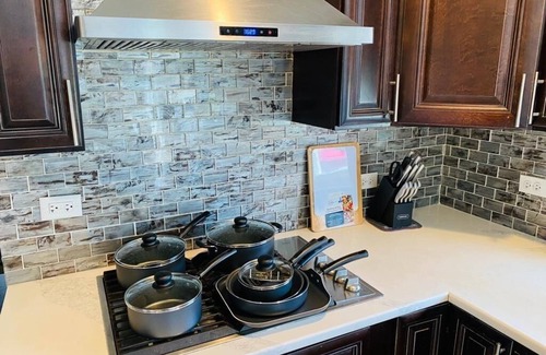 Streamwood House | Family Oasis: 3000 Sq Ft-4 Bedroom Home with workout space and full basement