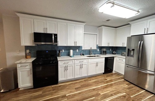 Decatur House | Family Oasis BBQ Patio, Bathtub and Spacious