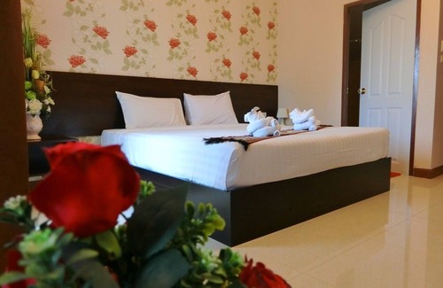 Phitsanulok Bed & Breakfast | Family or Business Stayz with clean, big AC rooms