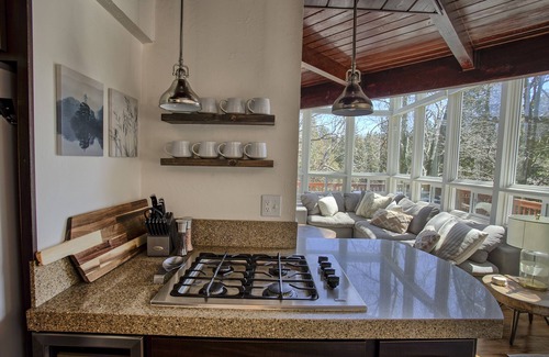 Cedar Glen Cabin | Family & Pet Friendly Cabin w/AC in Lake Arrowhead - Midweek Stay 3, Pay 2 Deal