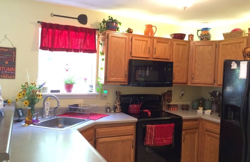 Ballston Spa House | Family & Pet Friendly! Less than 5 miles from down Saratoga & Skidmore College!