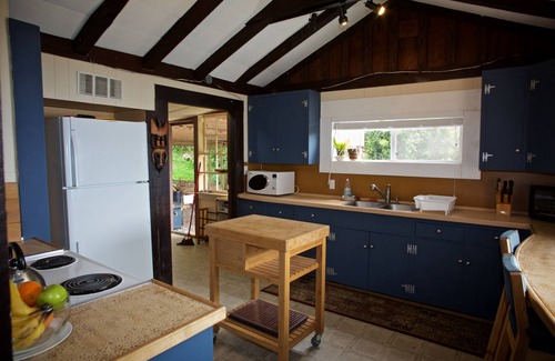Halfmoon Bay Cottage | Family & pet friendly, homey beachfront Cottage, Halfmoon Bay, Sunshine Coast
