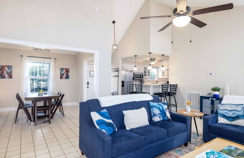 Conway Cottage | Family/Pet friendly home beside the Waccamaw River.