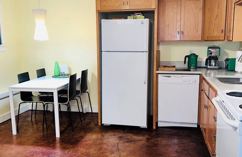 Alberta Arts District Apartment | ★ Family/Pets Friendly-Walkable Alberta Arts ★