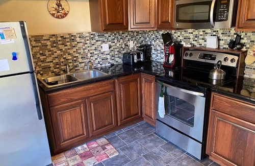 Conneaut Lakeshore Cottage | Family Retreat at Conneaut Lake, PA ideal for family fun or relaxing get- away!