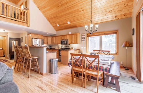 Mauston House | FAMILY RETREAT NEAR CASTLE ROCK LAKE - PET FRIENDLY