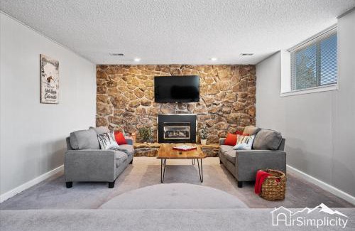 Northwest Arvada House | Family Retreat W Deck & Fenced Yard