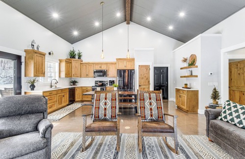 Somerdale House | Family Retreat w/Fire Pit & Yard in Mineral City