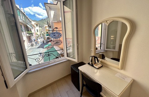 Cinque Terre House | Family Room inside the Guesthouse on the Arch